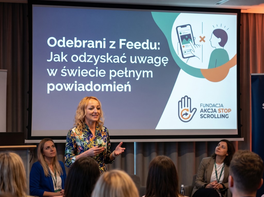Małgorzata Migdalska prowadząca warsztat Fundacji Ekranem do dołu
